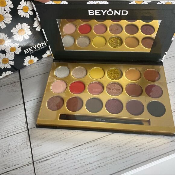 BEYOND Eyeshadow Palette 18 Colors Shimmer Matte Gold Silvers Brown Hue  Palette - Picture 4 of 6